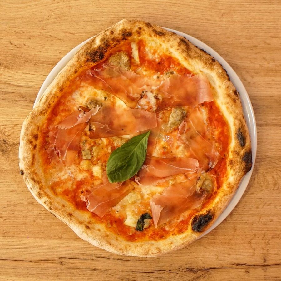 Pizza Sfiziosa con speck e porcini